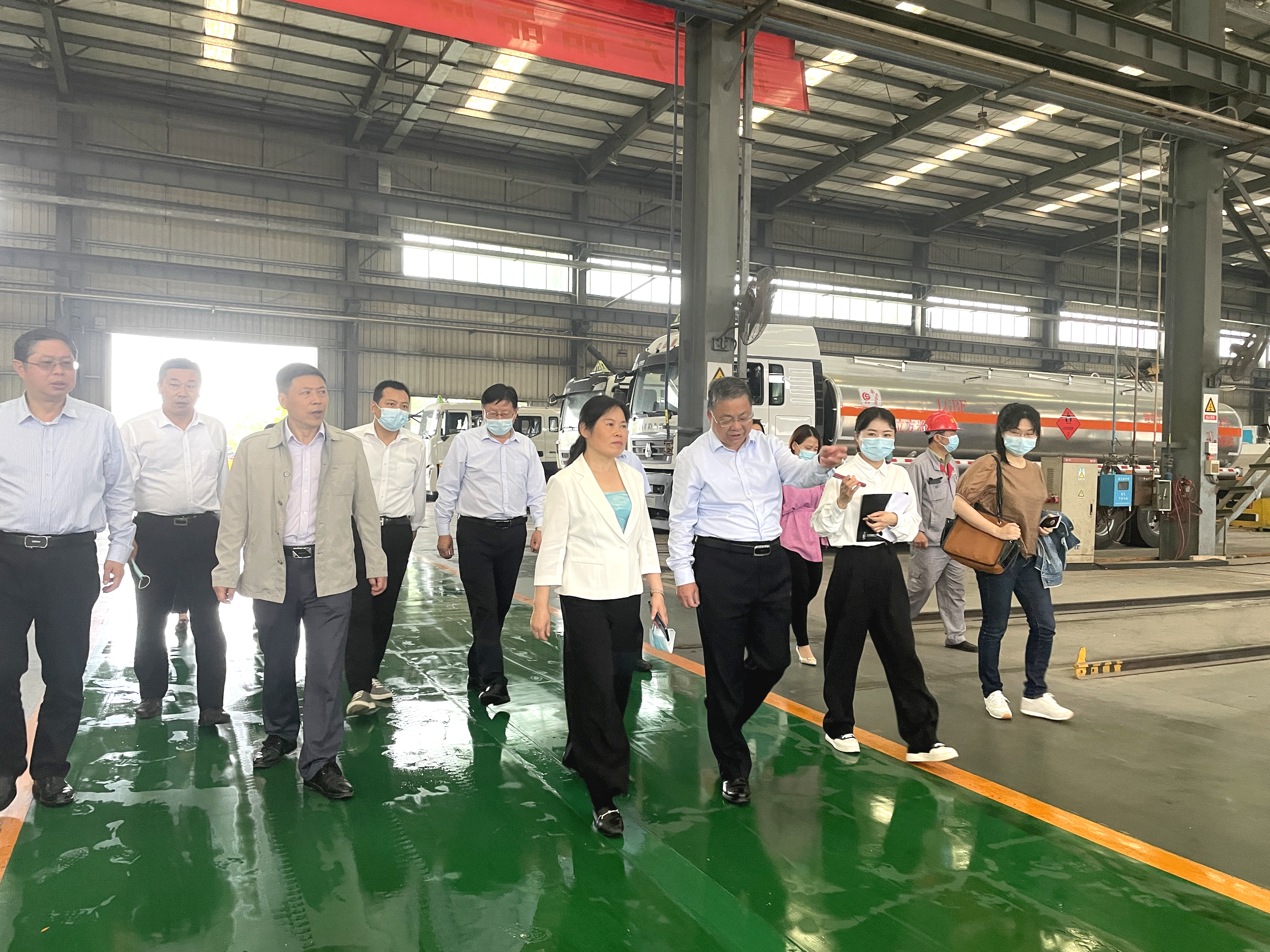 市委常委、市委統(tǒng)戰(zhàn)部部長舒敏等領(lǐng)導(dǎo)一行蒞臨楚勝調(diào)研