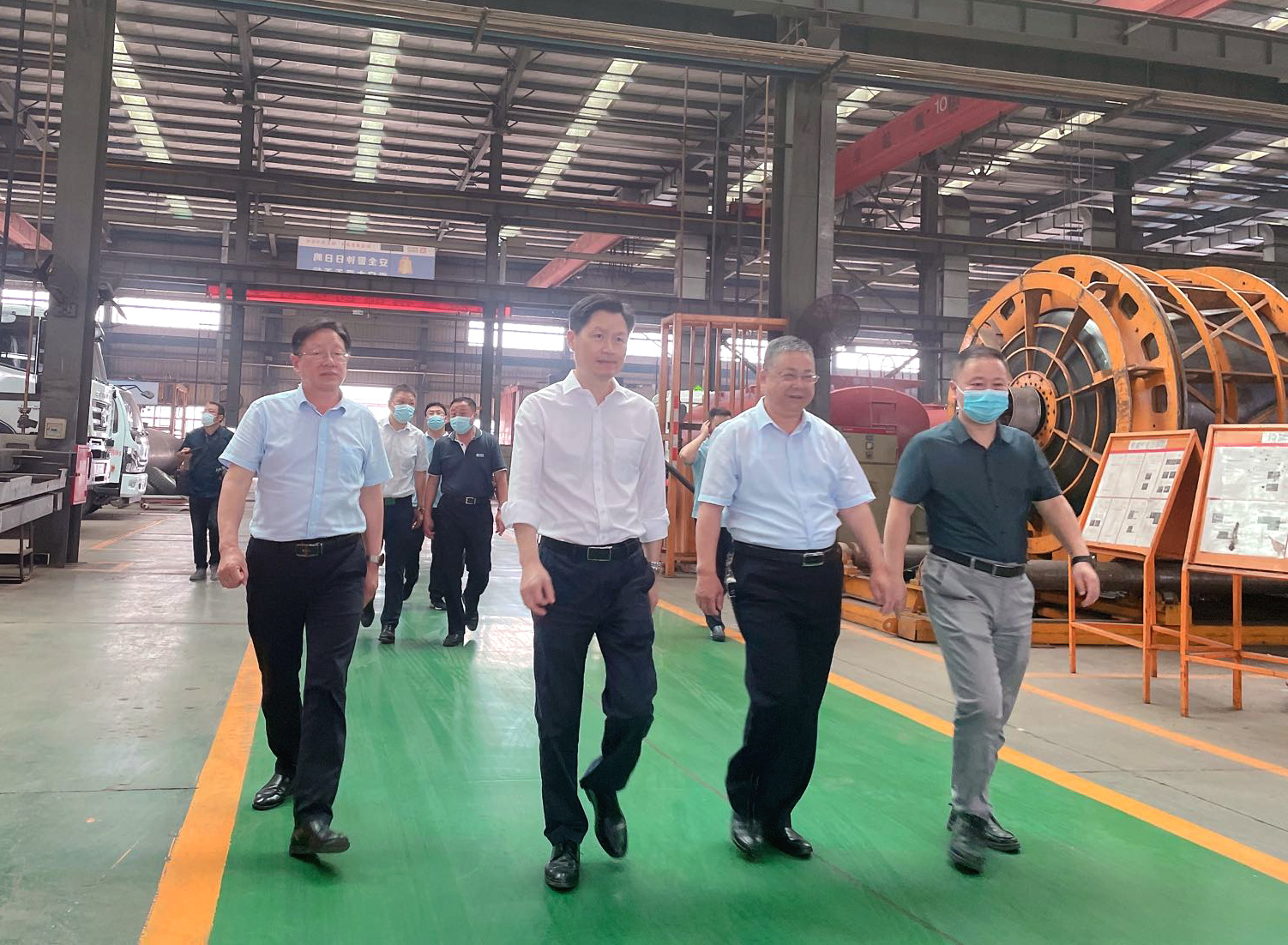 市委常委、常務(wù)副市長甘國棟一行蒞臨楚勝汽車集團(tuán)調(diào)研